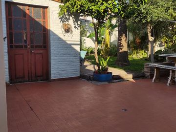 PERMUTA  POR DEPTO CENTRO BALLESTER VENTA Casa ideal 2 Flias