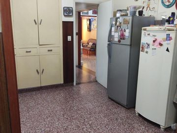 PERMUTA  POR DEPTO CENTRO BALLESTER VENTA Casa ideal 2 Flias