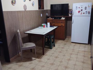 PERMUTA  POR DEPTO CENTRO BALLESTER VENTA Casa ideal 2 Flias