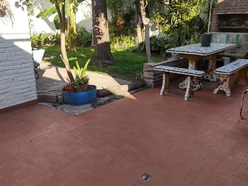 PERMUTA  POR DEPTO CENTRO BALLESTER VENTA Casa ideal 2 Flias