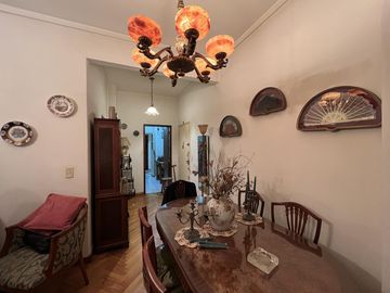 DEPARTAMENTO DE TRES AMBIENTES | EXCELENTE ZONA COMERCIAL