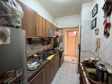 DEPARTAMENTO DE TRES AMBIENTES | EXCELENTE ZONA COMERCIAL