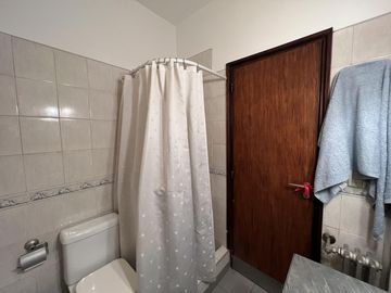 DEPARTAMENTO DE TRES AMBIENTES | EXCELENTE ZONA COMERCIAL