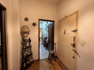 DEPARTAMENTO DE TRES AMBIENTES | EXCELENTE ZONA COMERCIAL