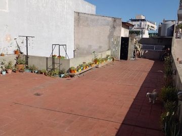 PH 4 AMBIENTES CON DEPENDENCIA CON TERRAZA PROPIA Y PARRILLA EN BARRACAS VENTA
