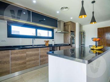 Casa en venta - Barrio Los Talas, Canning