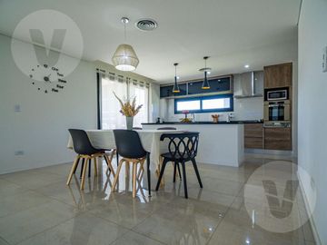 Casa en venta - Barrio Los Talas, Canning