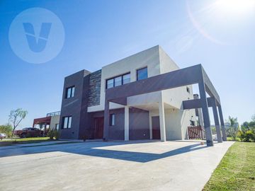 Casa en venta - Barrio Los Talas, Canning