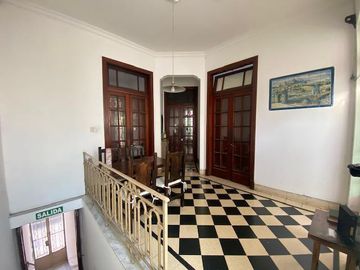 PH tipo casa de 8 dormitorios en venta.