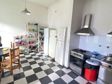 PH tipo casa de 8 dormitorios en venta.