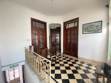 PH tipo casa de 8 dormitorios en venta.