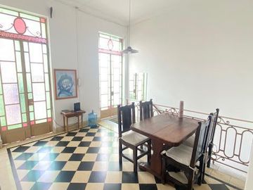 PH tipo casa de 8 dormitorios en venta.