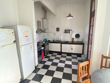 PH tipo casa de 8 dormitorios en venta.