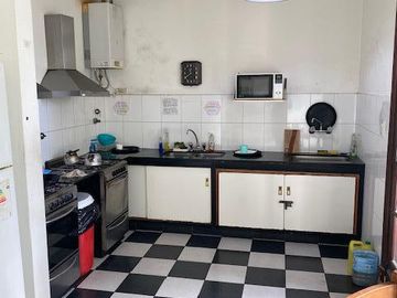 PH tipo casa de 8 dormitorios en venta.