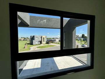 VENTA CASA EN SAN SEBASTIAN AREA 2 - 4 AMBIENTES