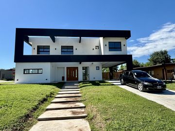 VENTA CASA EN SAN SEBASTIAN AREA 2 - 4 AMBIENTES