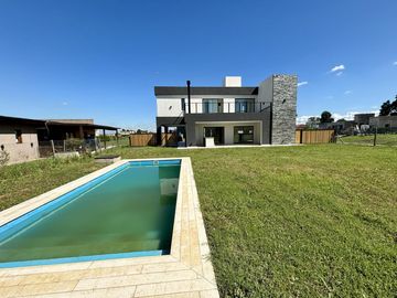 VENTA CASA EN SAN SEBASTIAN AREA 2 - 4 AMBIENTES