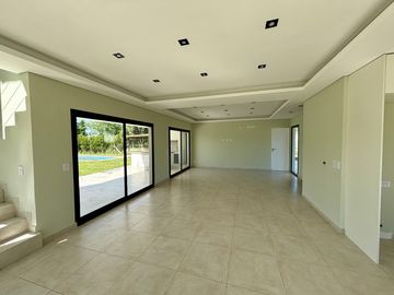 VENTA CASA EN SAN SEBASTIAN AREA 2 - 4 AMBIENTES