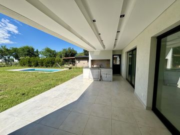 VENTA CASA EN SAN SEBASTIAN AREA 2 - 4 AMBIENTES