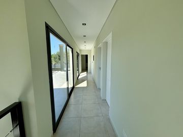 VENTA CASA EN SAN SEBASTIAN AREA 2 - 4 AMBIENTES