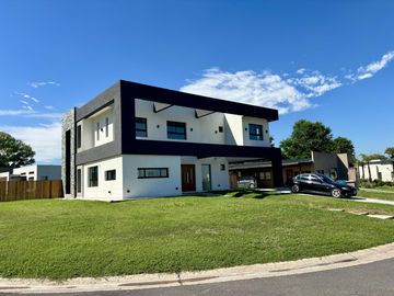 VENTA CASA EN SAN SEBASTIAN AREA 2 - 4 AMBIENTES