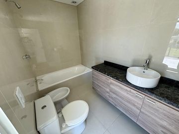 VENTA CASA EN SAN SEBASTIAN AREA 2 - 4 AMBIENTES