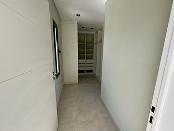 VENTA CASA EN SAN SEBASTIAN AREA 2 - 4 AMBIENTES