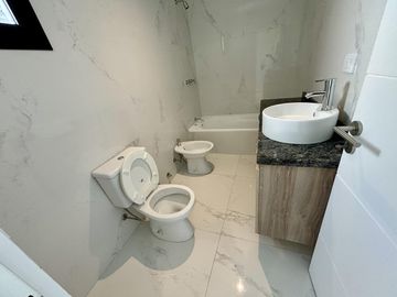 VENTA CASA EN SAN SEBASTIAN AREA 2 - 4 AMBIENTES