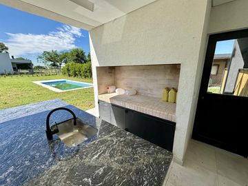 VENTA CASA EN SAN SEBASTIAN AREA 2 - 4 AMBIENTES
