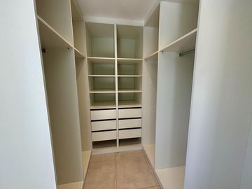 VENTA CASA EN SAN SEBASTIAN AREA 2 - 4 AMBIENTES