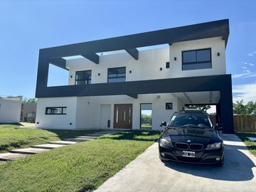 VENTA CASA EN SAN SEBASTIAN AREA 2 - 4 AMBIENTES