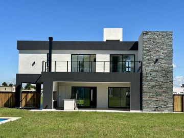 VENTA CASA EN SAN SEBASTIAN AREA 2 - 4 AMBIENTES