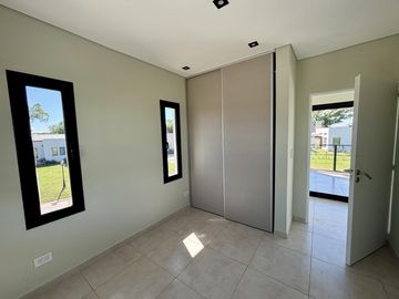 VENTA CASA EN SAN SEBASTIAN AREA 2 - 4 AMBIENTES