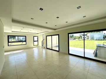 VENTA CASA EN SAN SEBASTIAN AREA 2 - 4 AMBIENTES