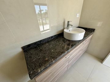 VENTA CASA EN SAN SEBASTIAN AREA 2 - 4 AMBIENTES