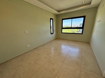 VENTA CASA EN SAN SEBASTIAN AREA 2 - 4 AMBIENTES