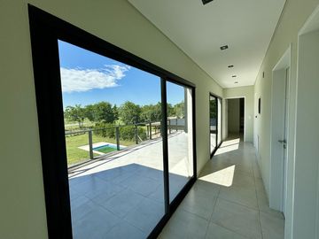 VENTA CASA EN SAN SEBASTIAN AREA 2 - 4 AMBIENTES