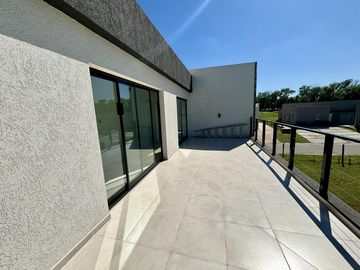 VENTA CASA EN SAN SEBASTIAN AREA 2 - 4 AMBIENTES