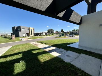 VENTA CASA EN SAN SEBASTIAN AREA 2 - 4 AMBIENTES