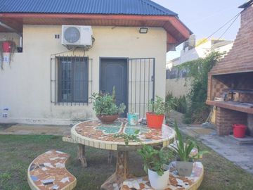 Chalet estilo inglés de 3 dorm. Banfield Este.