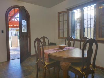 Chalet estilo inglés de 3 dorm. Banfield Este.