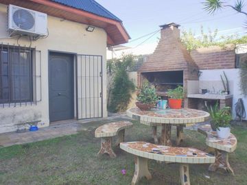 Chalet estilo inglés de 3 dorm. Banfield Este.