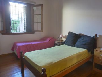 Chalet estilo inglés de 3 dorm. Banfield Este.