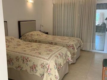 Venta Casa 4 Dormitorios - B° Country Causana