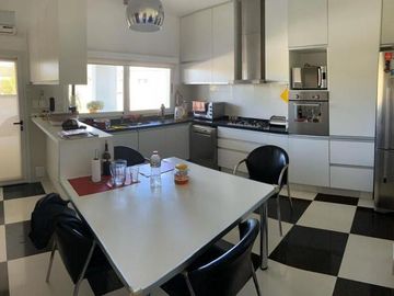 Venta Casa 4 Dormitorios - B° Country Causana