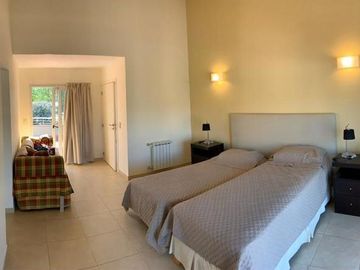 Venta Casa 4 Dormitorios - B° Country Causana