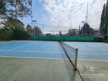 Venta - Departamento de categoria de 3 dormitorios, 2 cocheras - Condominio Chateau Village