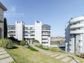 Venta - Departamento de categoria de 3 dormitorios, 2 cocheras - Condominio Chateau Village