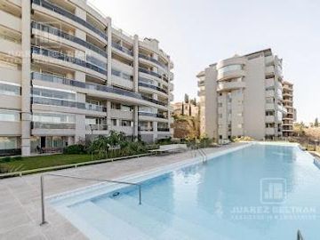 Venta - Departamento de categoria de 3 dormitorios, 2 cocheras - Condominio Chateau Village