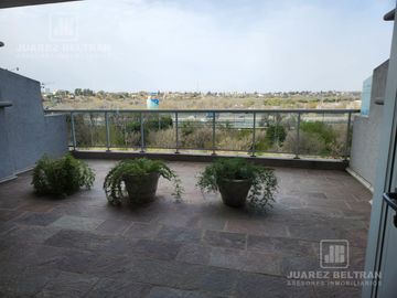 Venta - Departamento de categoria de 3 dormitorios, 2 cocheras - Condominio Chateau Village